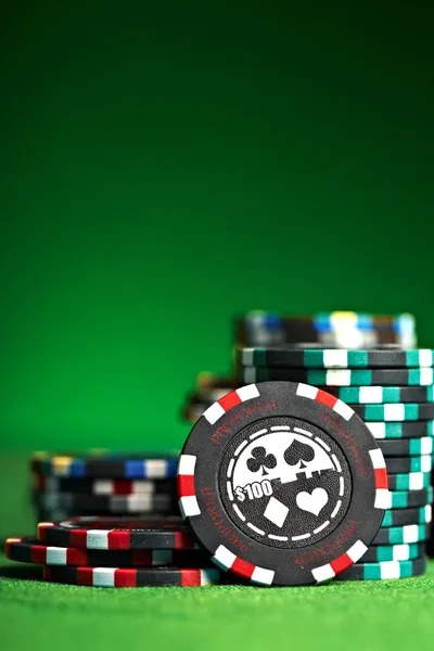 Live Sic Bo dealer studio on wingslots77 mobile app showing shaker and clear bowl